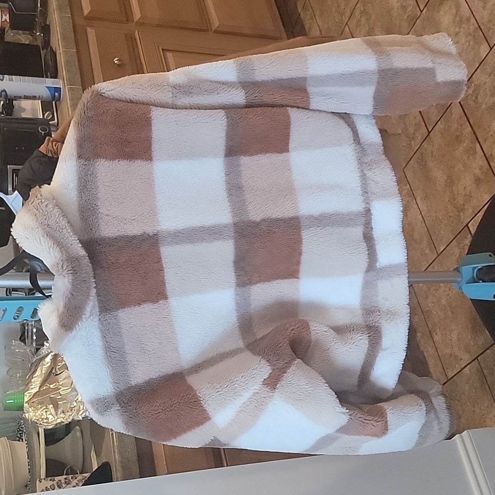 Ladies coat - Picture 3 of 3